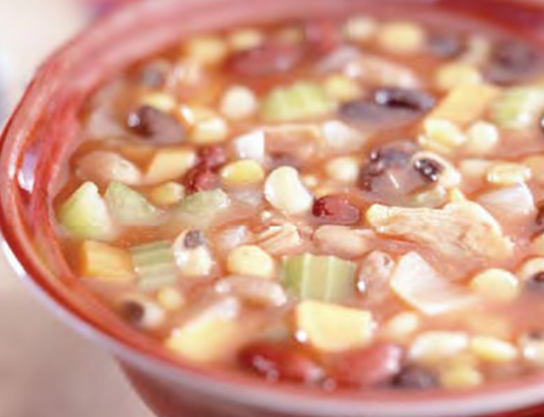 Sopa saludable de frijoles y verduras